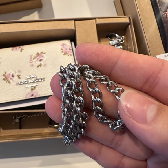 NWT! Coach CAL70 Boxed Mini Wallet Set On A Chain With Floral Print & Charms - Picture 8 of 9